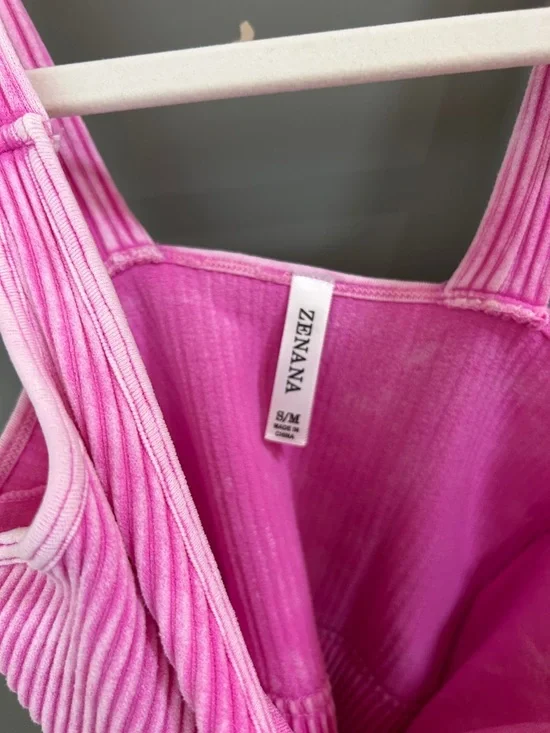 Zenana Outfitters Pink Ribbed V-Neck Crop Tank has padding S/M - Picture 3 of 3